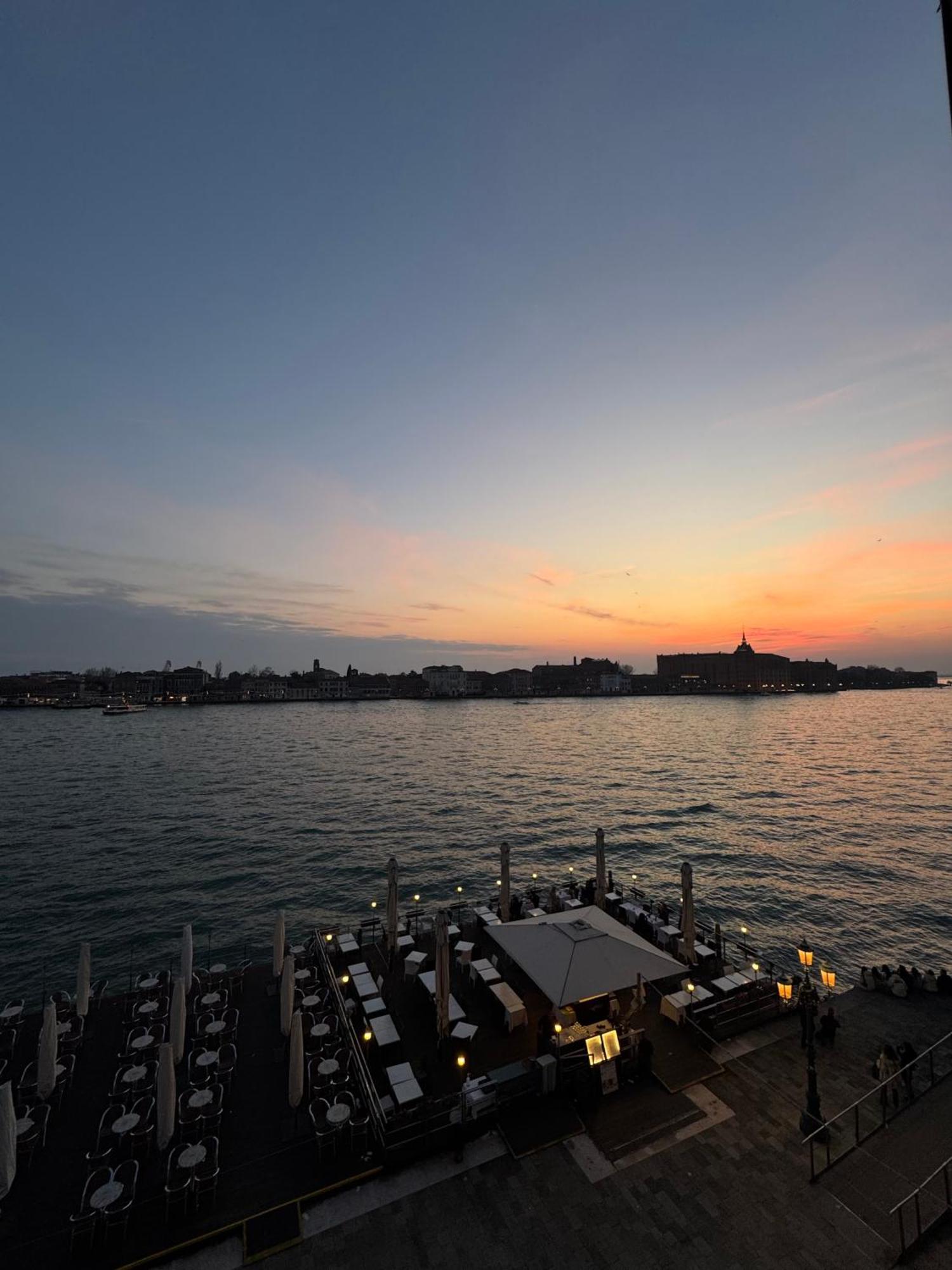 Appartamento Con Vista Zattere Veneza Exterior foto